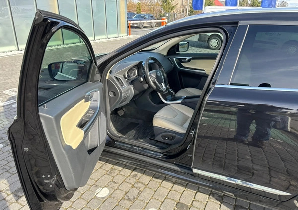 Volvo XC 60 cena 88900 przebieg: 106000, rok produkcji 2016 z Bydgoszcz małe 529